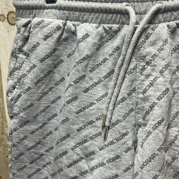 Michael Kors shorts - Picture 2 of 5